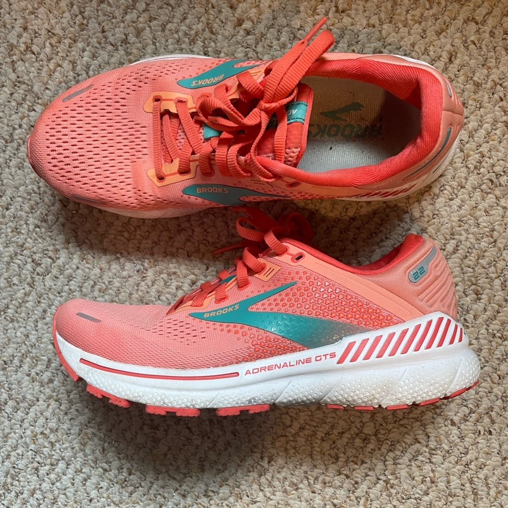 Brooks Adrenaline GTS Peach and Aqua Sneakers